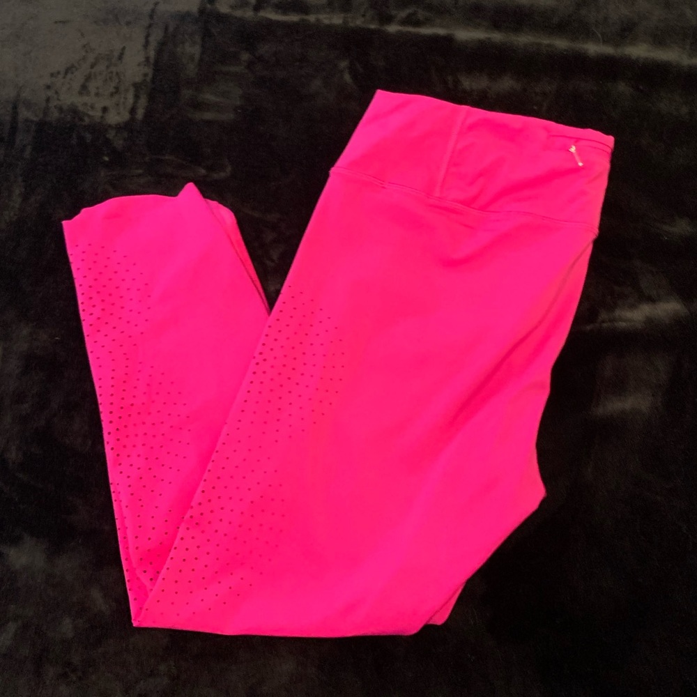 Athleta laser cut out capris